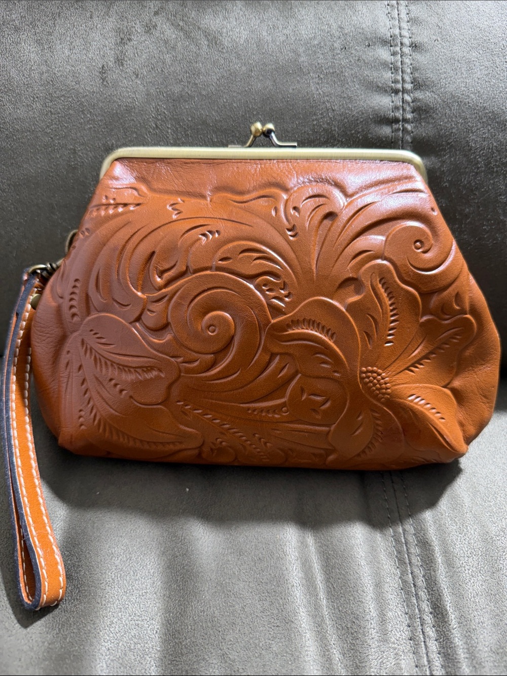 Patricia Nash Savena Tooled Leather Kisslock Frame Wristlet Tan EUC